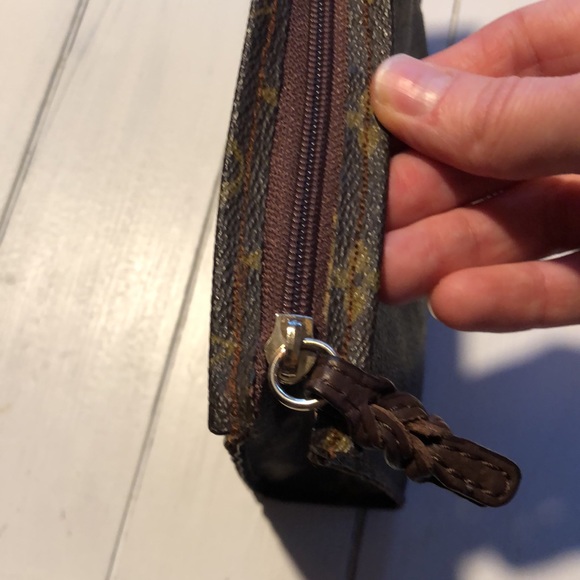 Louis Vuitton Toiletry 19 (zipper replaced) - Picture 8 of 14